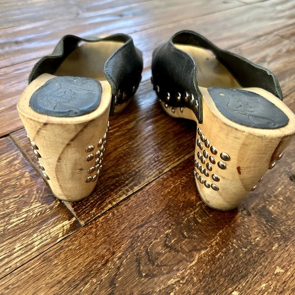 Free People Colbie Studded Wooded Clogs Black Leather Sz 5 - Picture 6 of 7